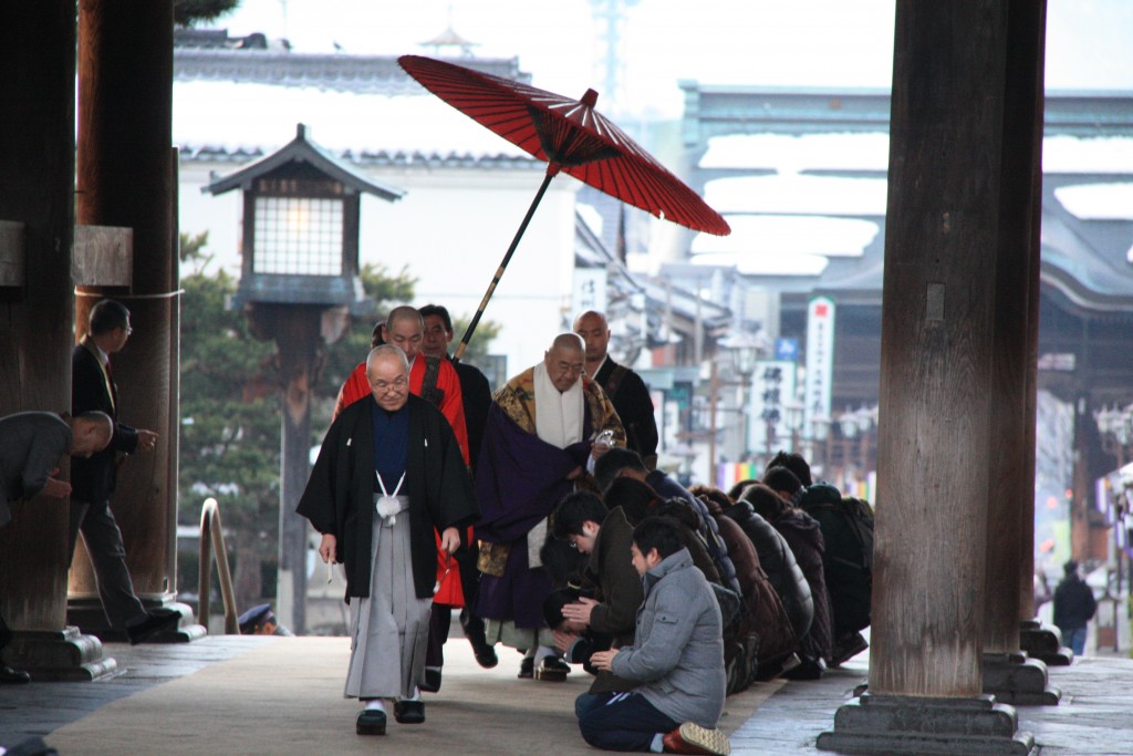 O-juzu chodai ceremony at Zenko-ji temple