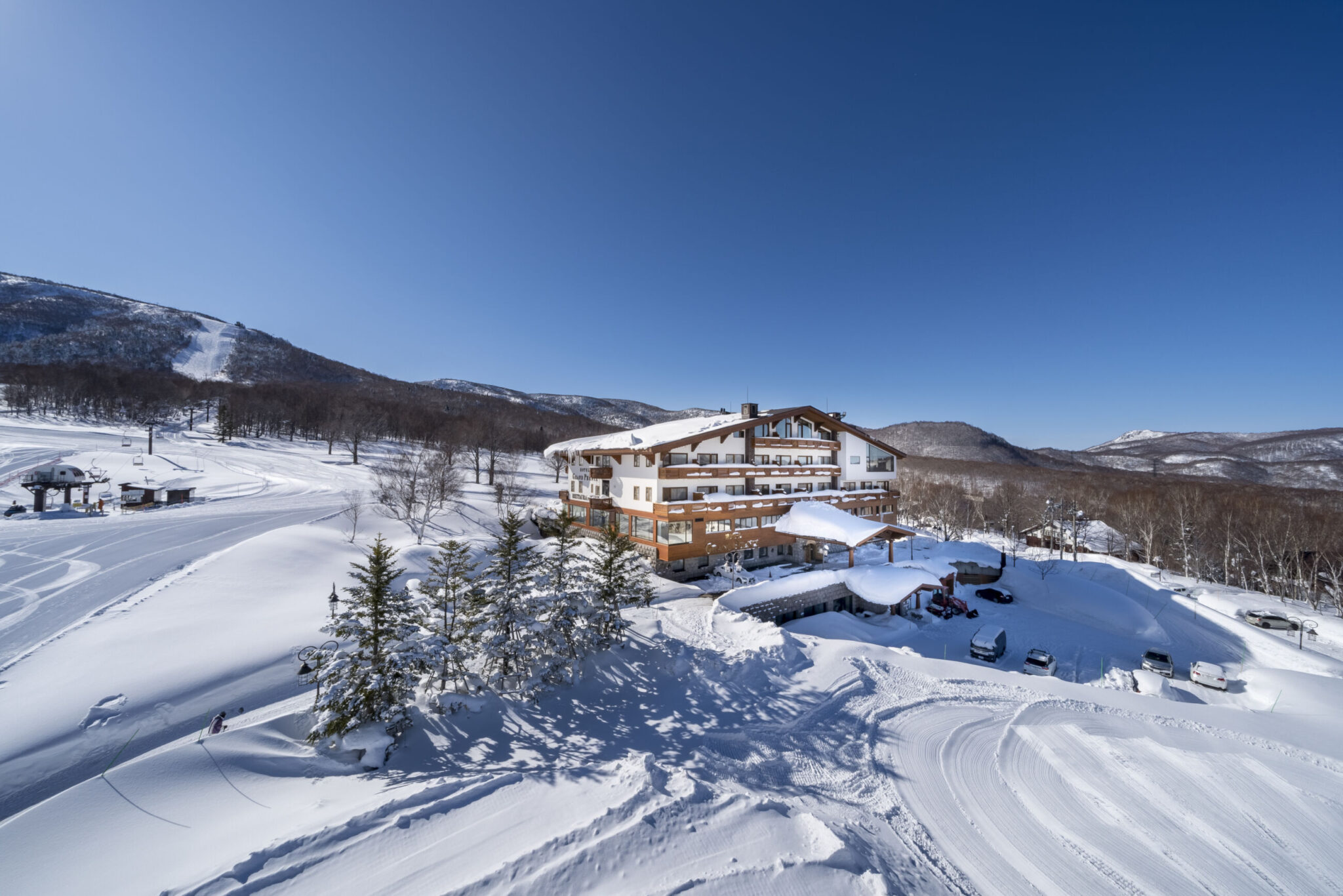 Shiga Kogen Yamanoeki The Resort's Mountain Station SNOW MONKEY RESORTS