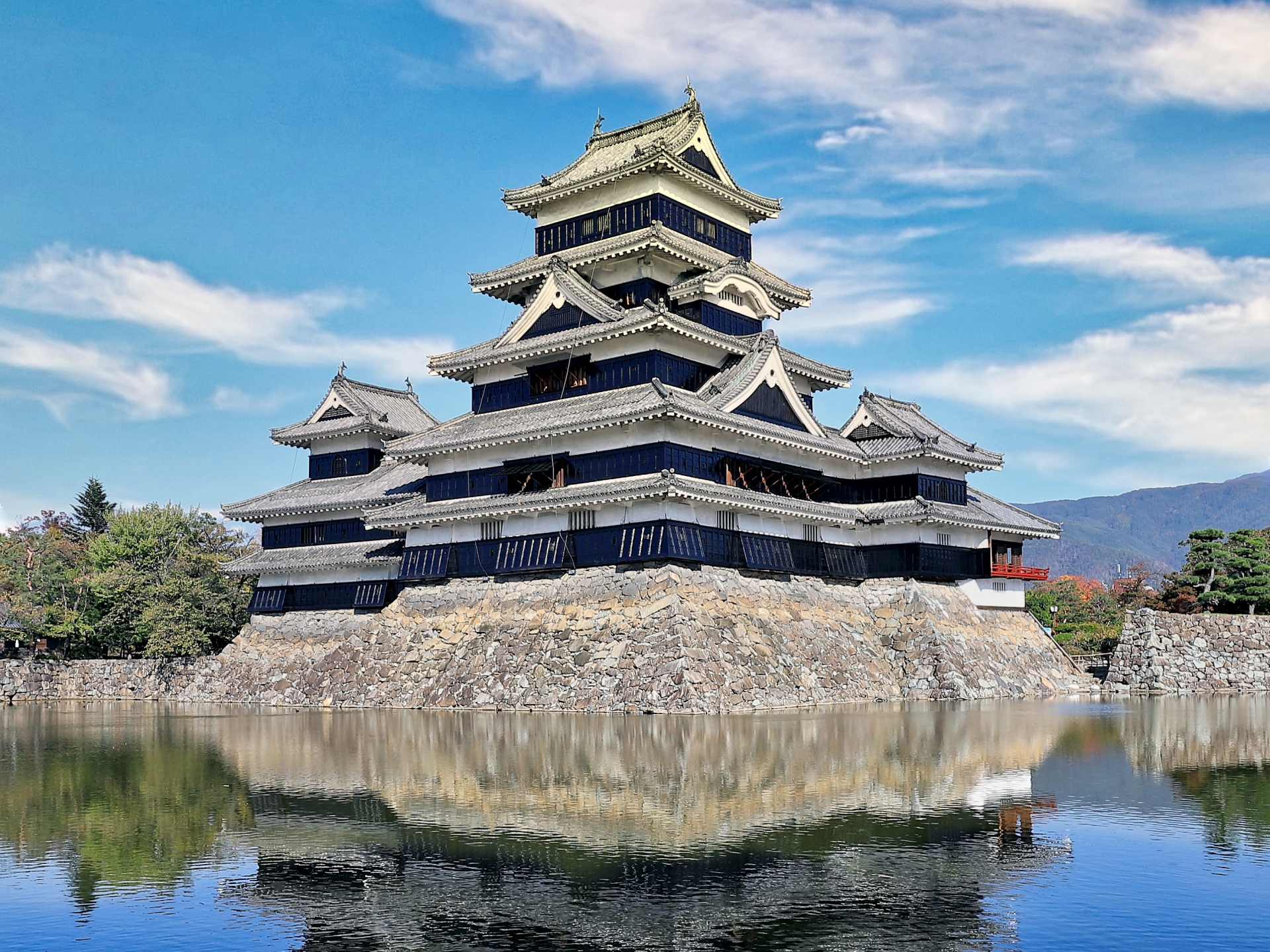 Matsumoto Castle SNOW MONKEY RESORTS