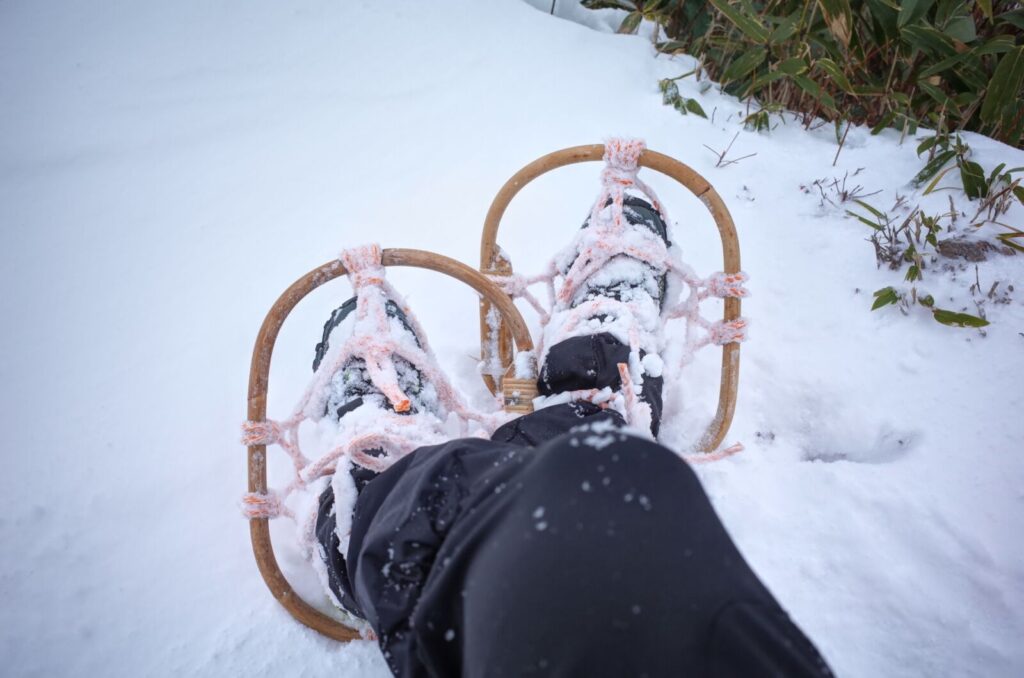 Kanjiki snowshoes allow for trekking into the deeper snow in Togakushi, Nagano!