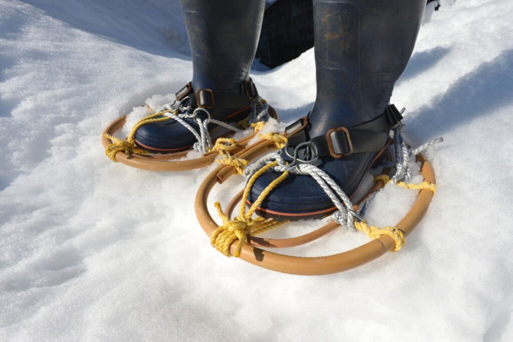 Kanjiki snowshoes allow for trekking into the deeper snow in Togakushi, Nagano!