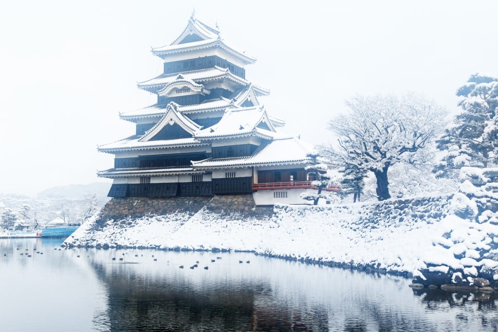 matsumoto-castle-winter