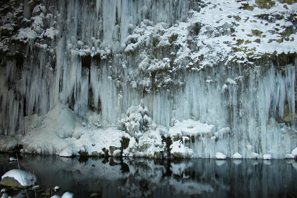 kiso-shirakawa-ice-pillars