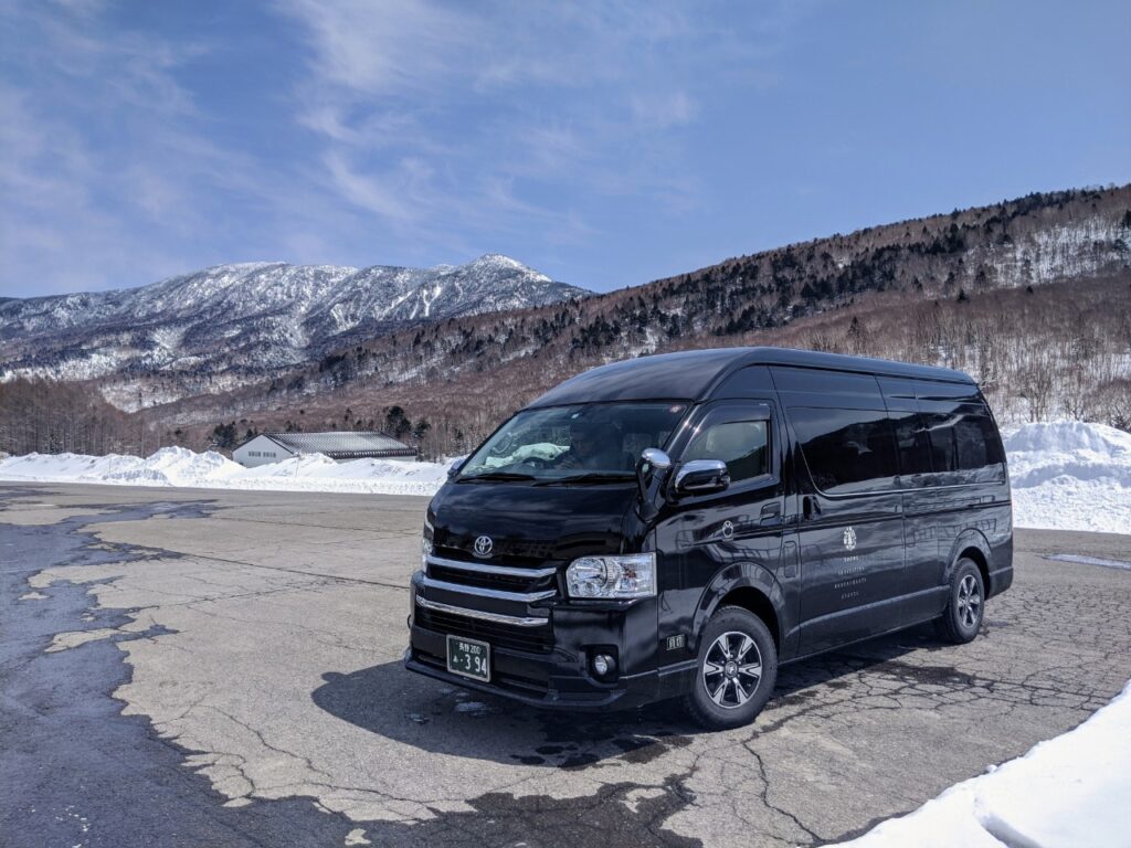 snow-monkey-resorts-vehicles-hiace-shiga-bus-charter