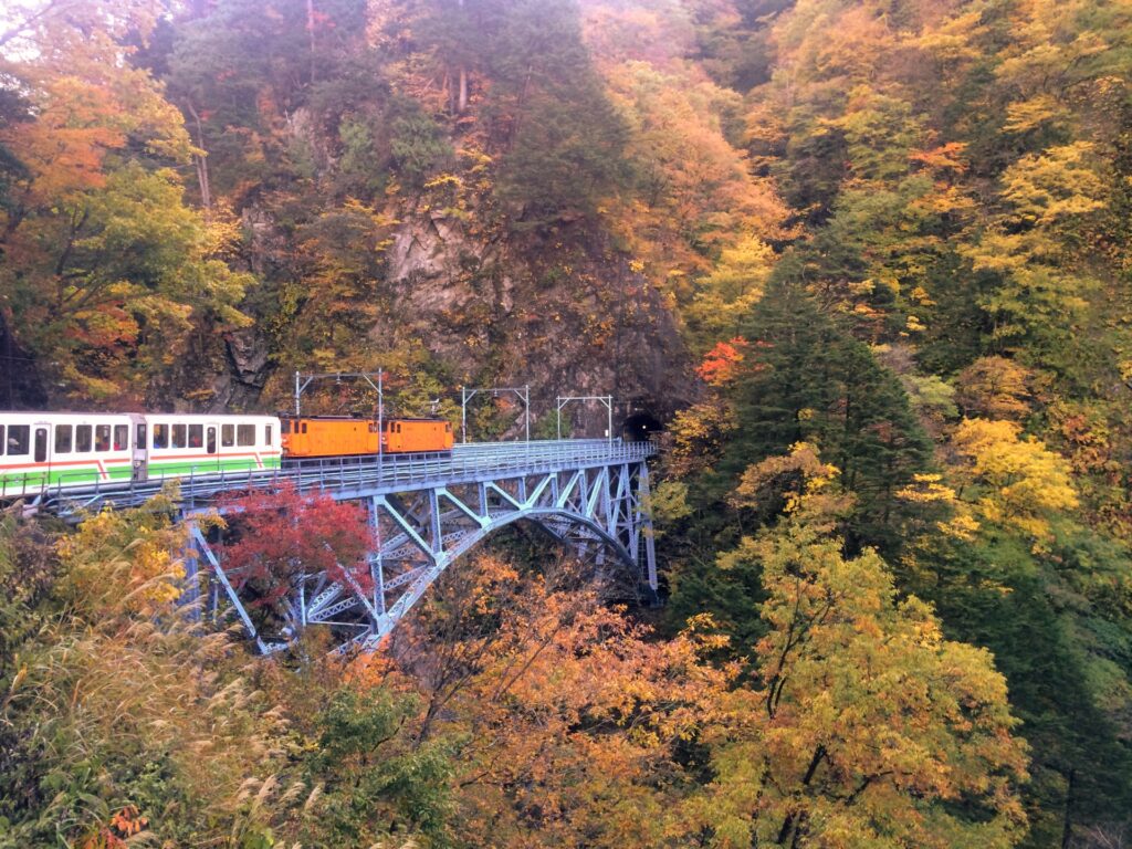 kurobe-gorge-railway