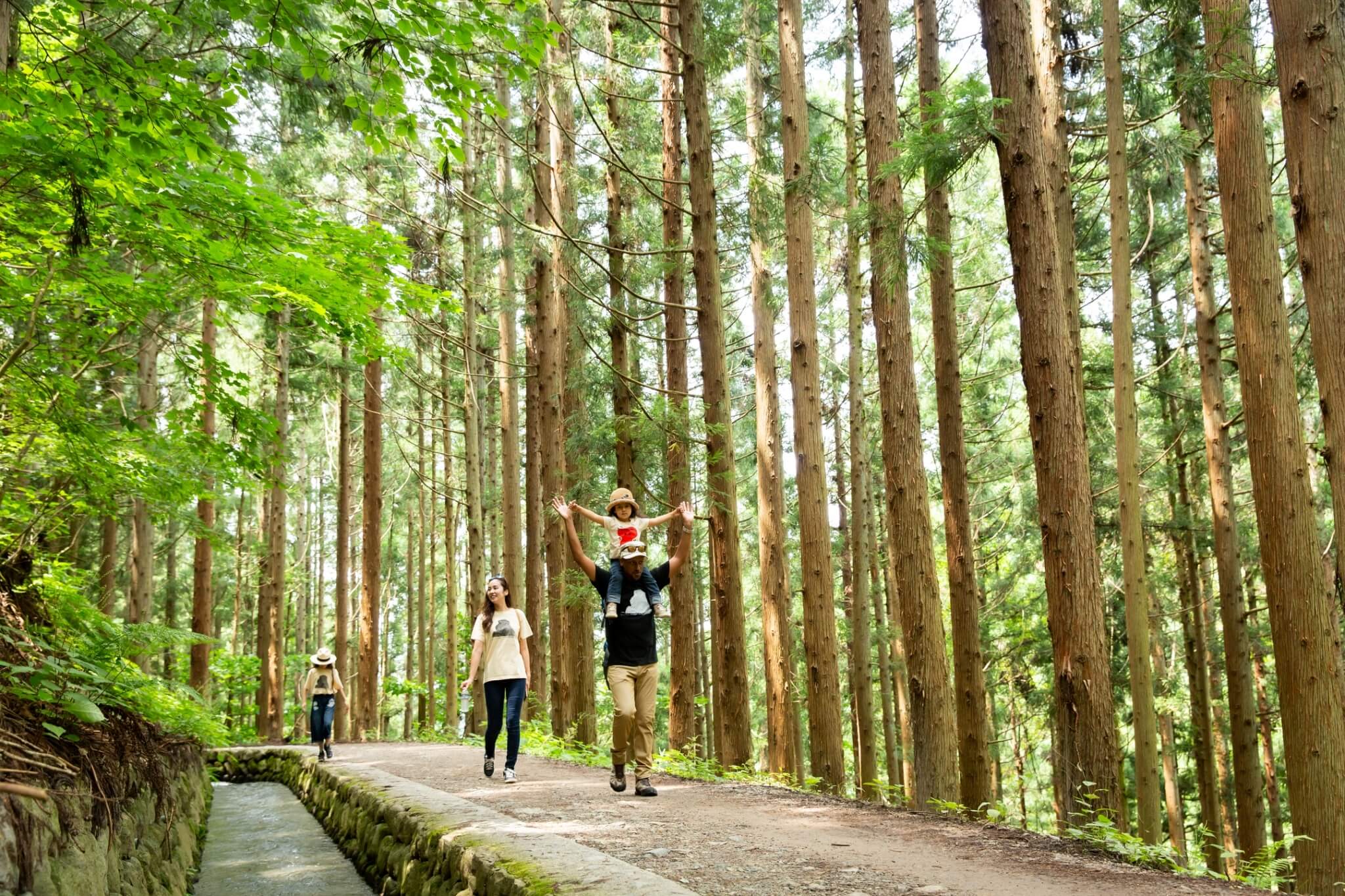 kanbayashi-family-walking