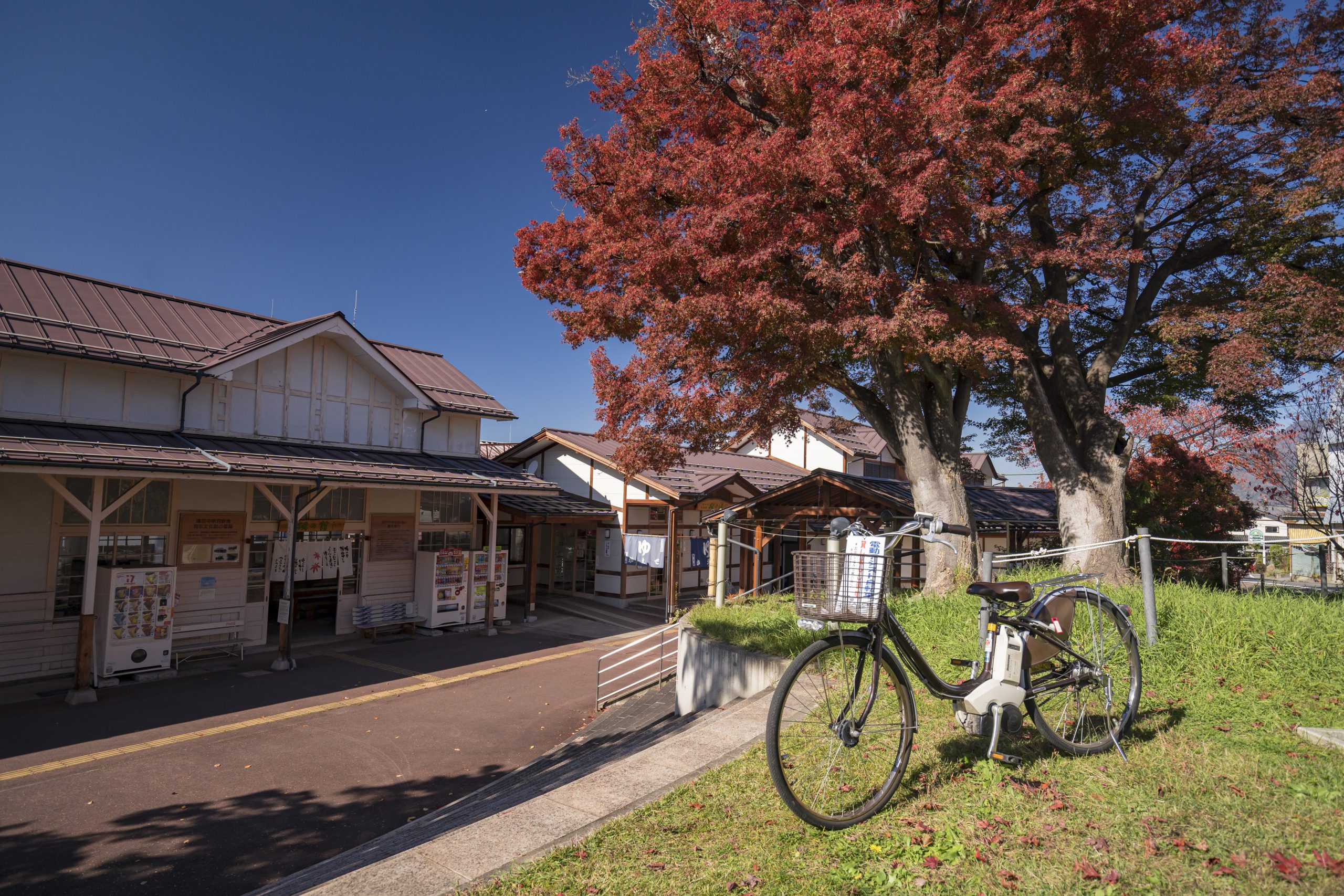 kaede-no-yu-yudanaka-onsen-autumn-leaves