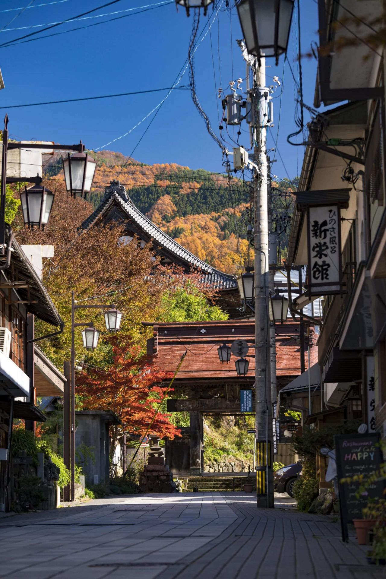 shibu-onsen-autumn-leaves