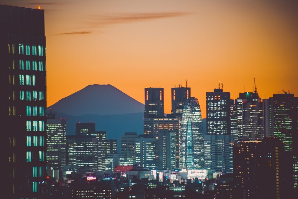 tokyo-shinjuku-with-mt-fuji
