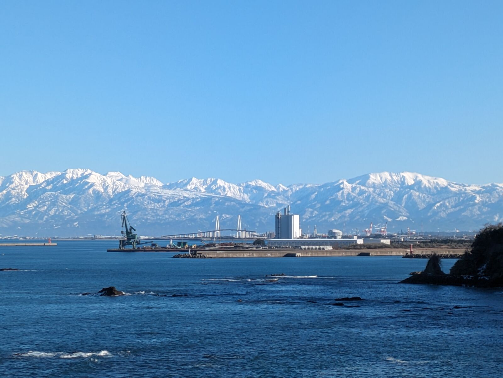 Takaoka-amaharashi-Toyama-Bay-mountains