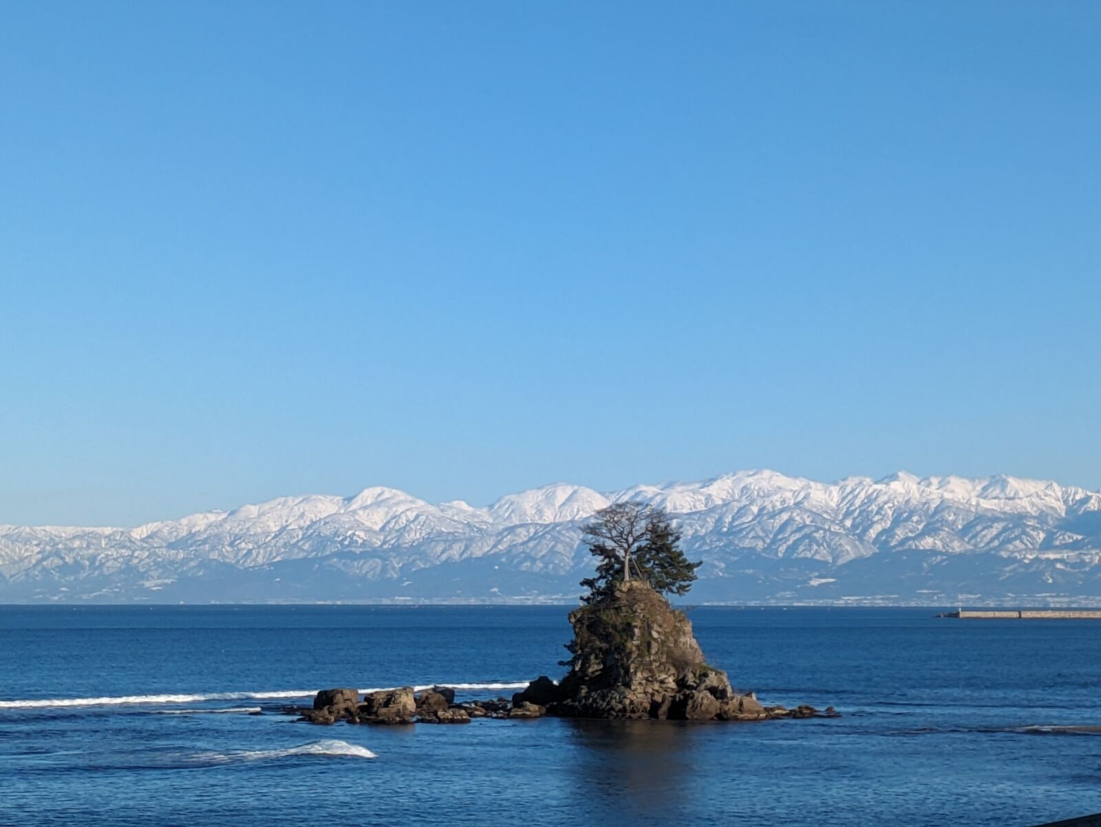 Takaoka-amaharashi-Toyama-Bay-mountains