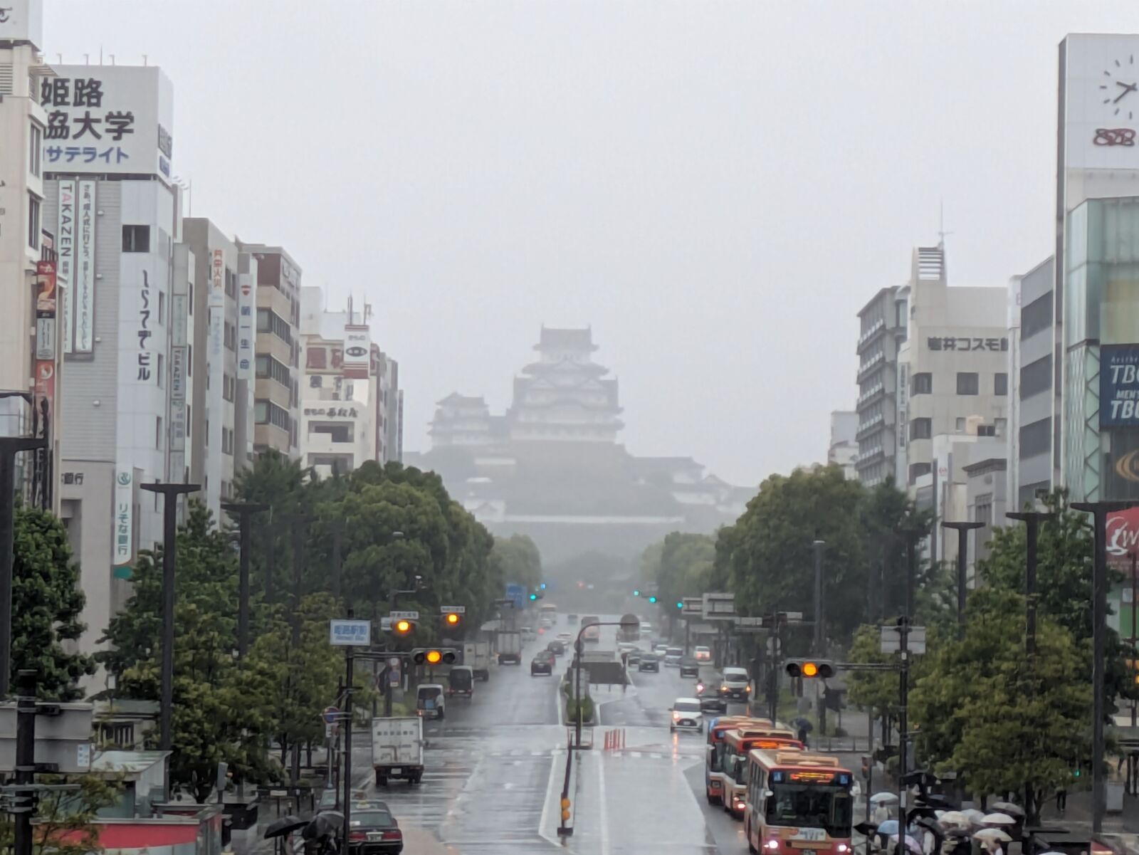 himeji-castle-misty