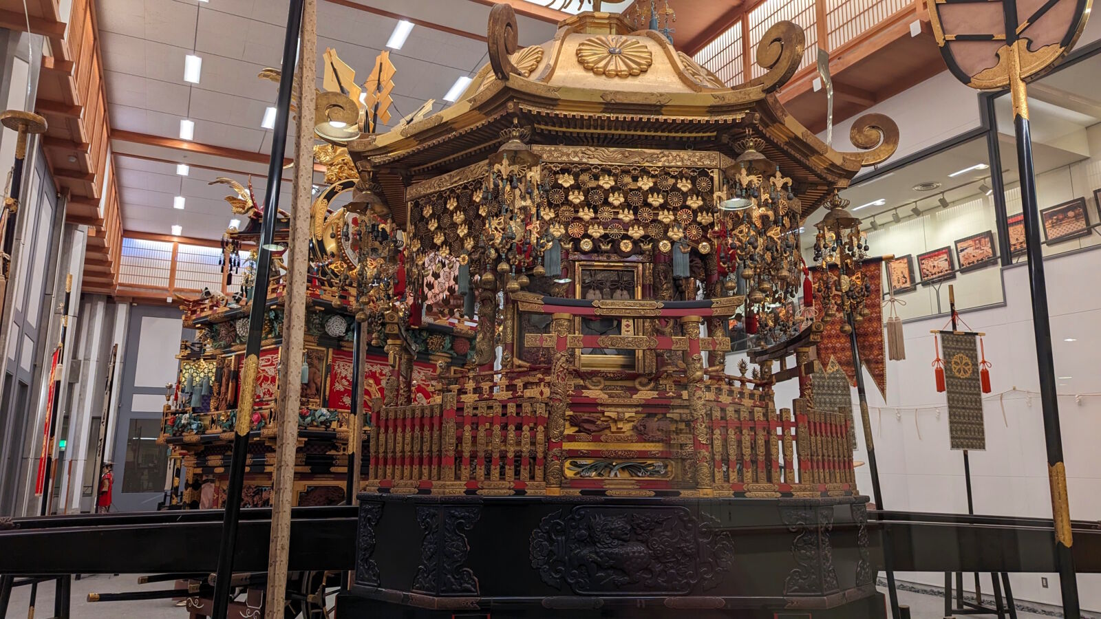 takayama matsuri yatai kaikan