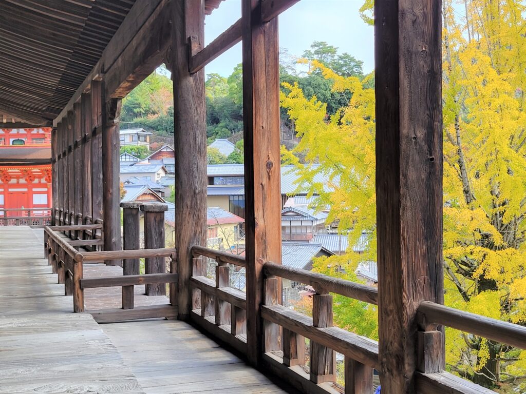 miyajima-senjokaku-pavilion-view-autumn
