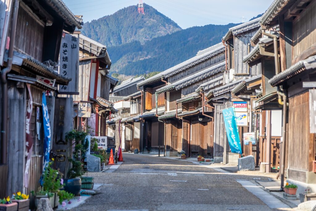 This image has an empty alt attribute; its file name is Nagoya-seki_juku-street-low-ACPhotos-1024x683.jpg