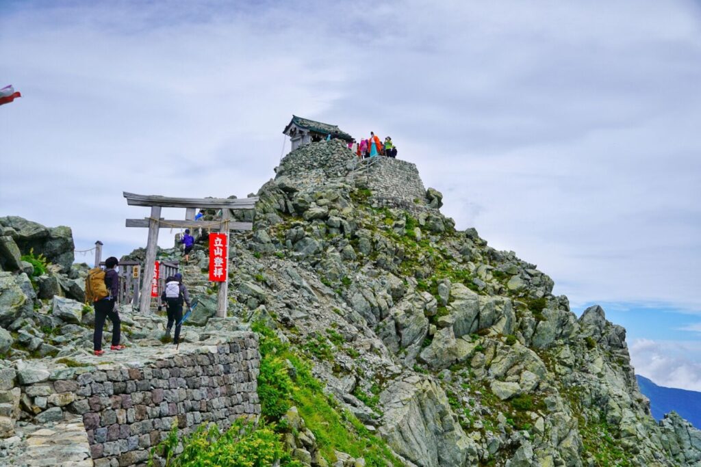 Oyama-Shrine-Mountain-Top-Main-Shrine