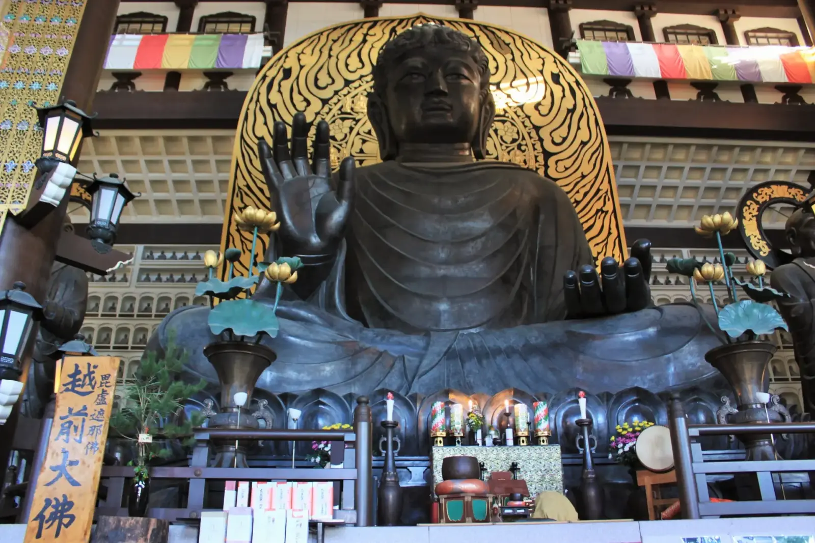 Buddha statue 塼仏(Senbutsu)　せん仏　せんぶつ　① Echizen Great Buddha - Snow Monkey Resorts