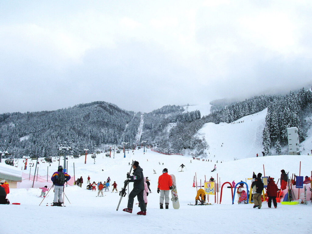 Tateyama-Sanroku-Gokurakuzaka-Ski-Area-Toyama