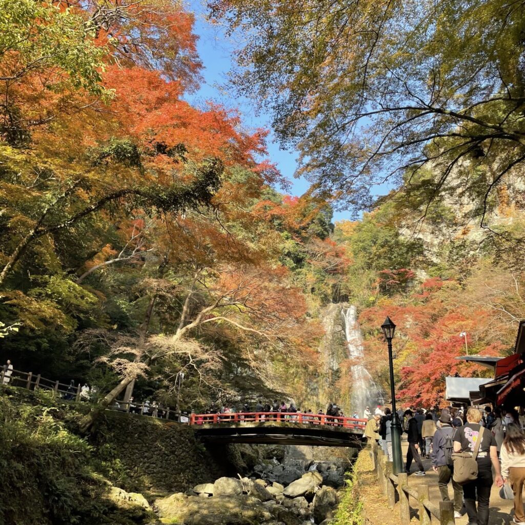 minoh-falls-autumn