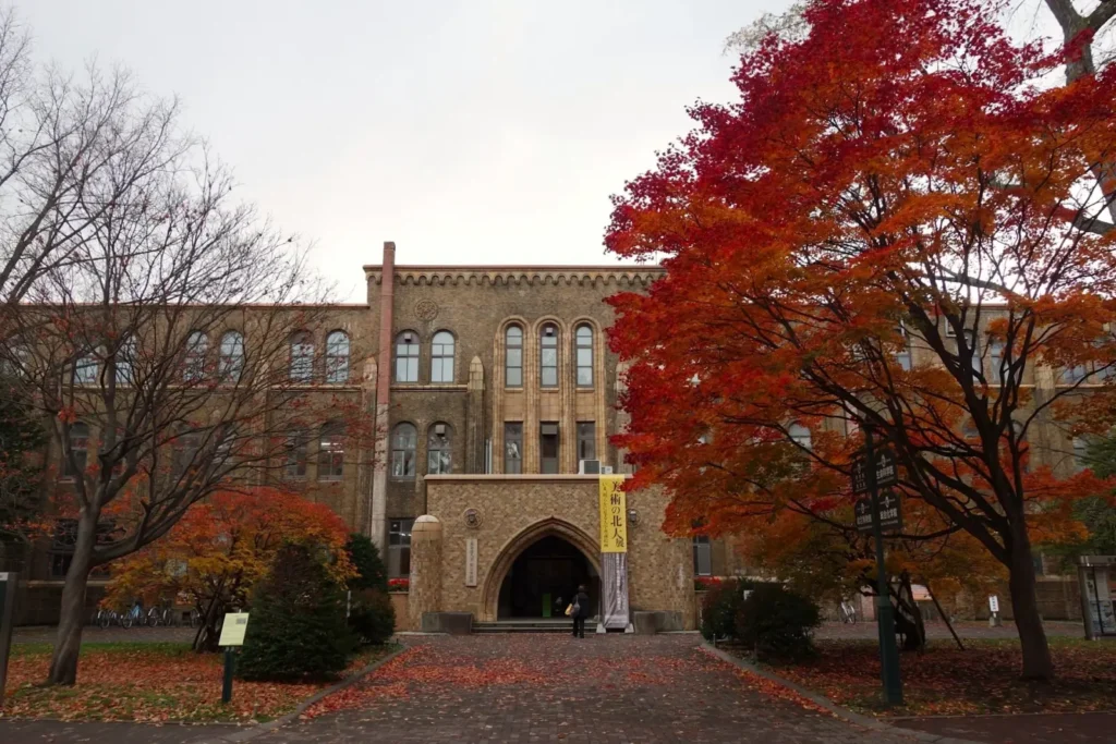 Hokkaido-University-Museum-Sapporo-autumn