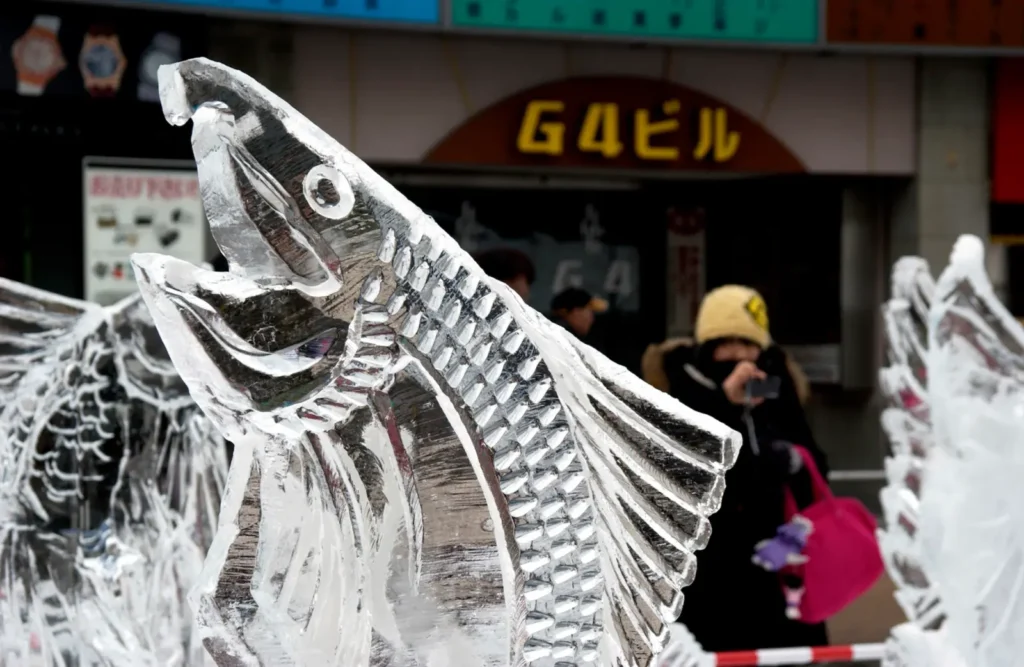 hokkaido-sapporo-snow-festival-ice-carving-susukino