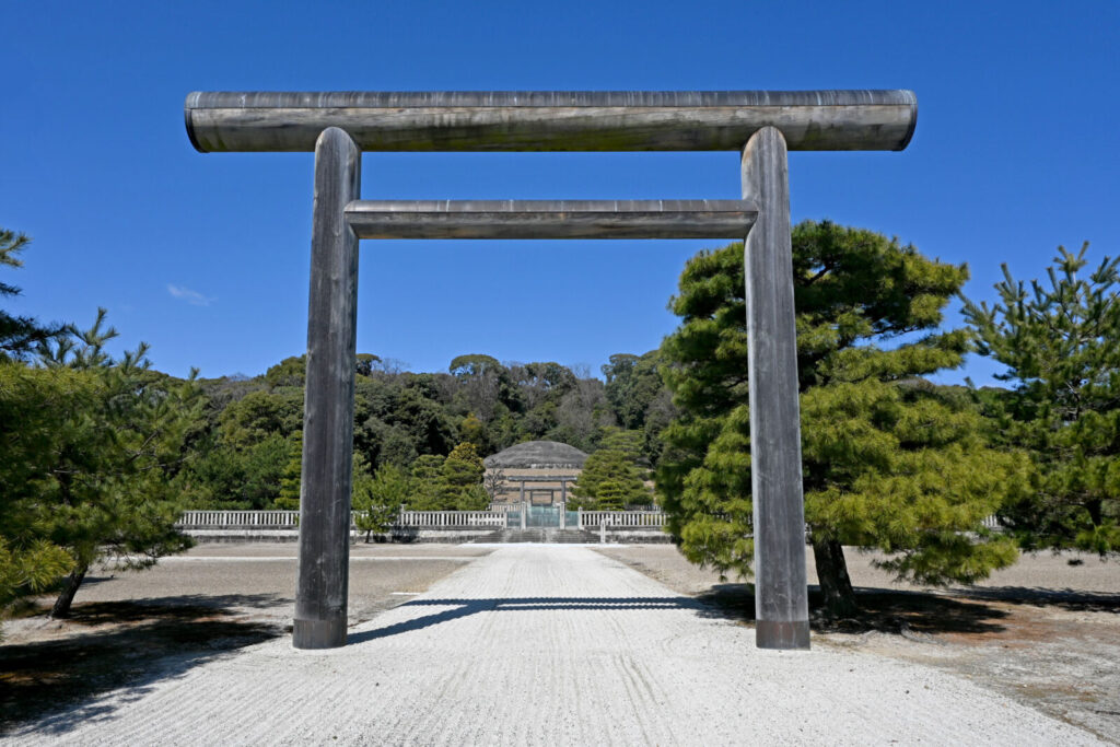 Fushimi-momoyama-staircase-kyoto-Mausoleum-of-Emperor-Meiji