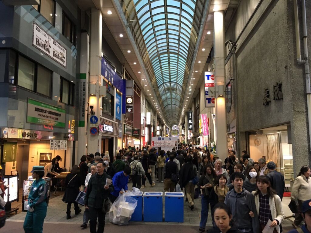 Fushimi-Otesuji-shopping-street-kyoto
