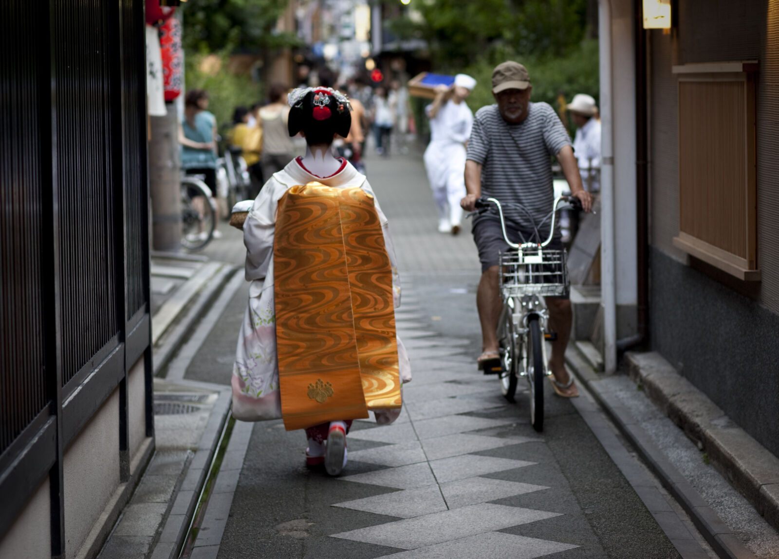 Maiko-kyoto-geisha-kyoto-pontocho