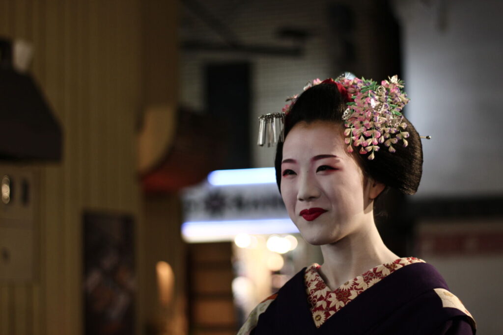 Maiko-Tomitae-kyoto-geisha-gion-higashi