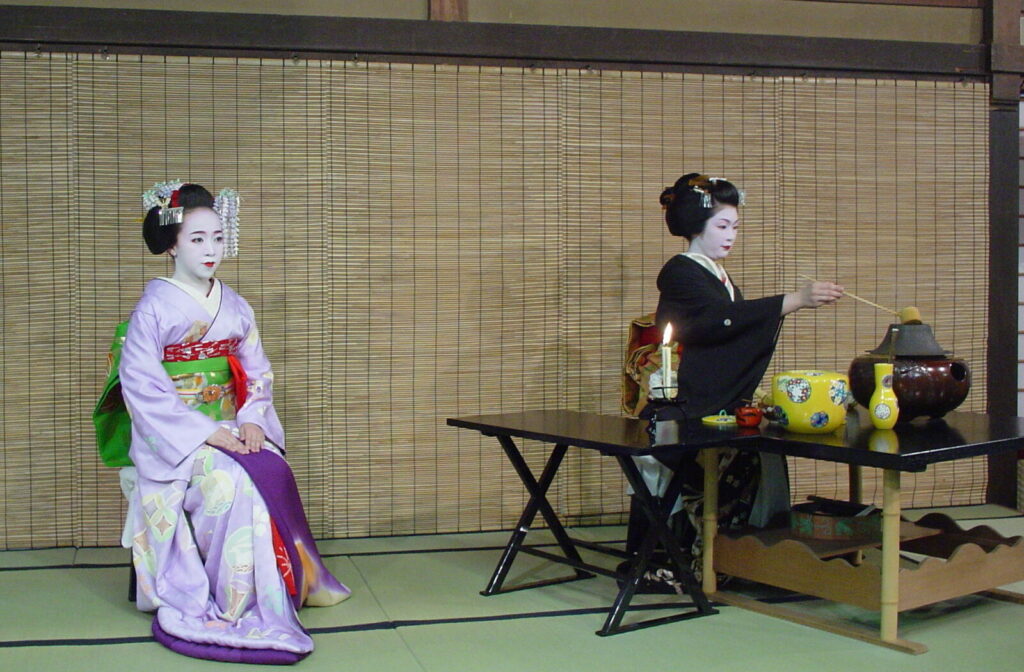 Tea-ceremony-at-Miyako-Odori-geisha-maiko-kyoto