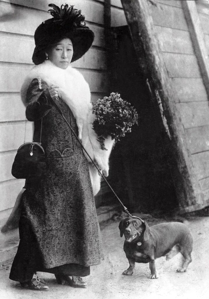 Yuki-Kato-Morgan-with-her-dog-kyoto-geisha