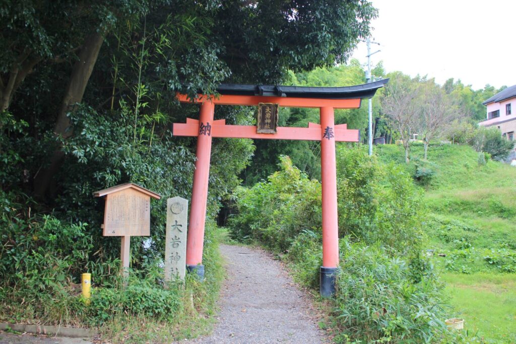 Oiwa-shrine-kyoto-torii