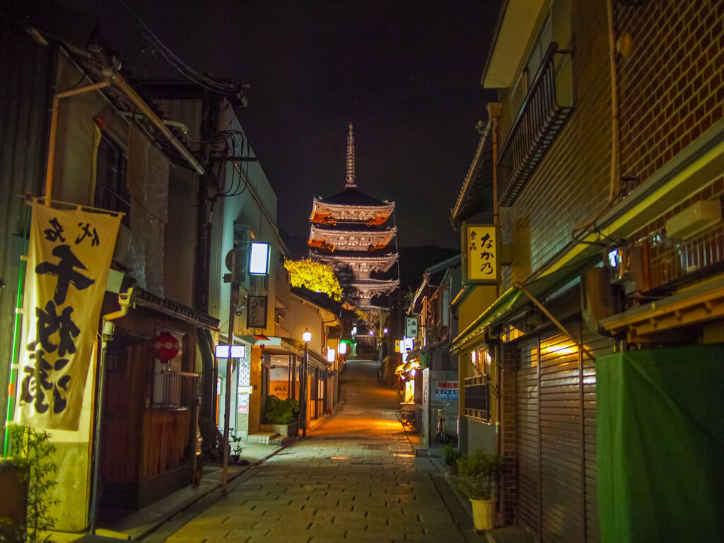 yasaka-pagoda-kyoto-night