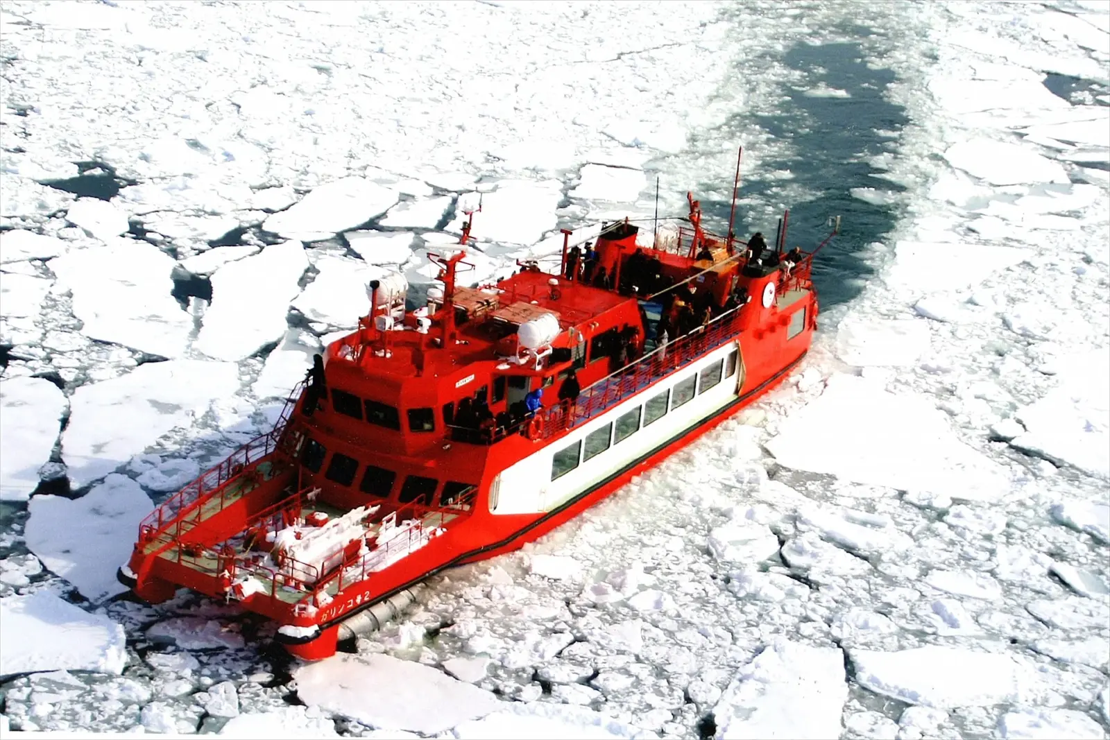 Hokkaido-Okhotsk-drift-ice-boat-cruise