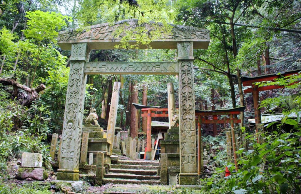 Oiwa-shrine-kyoto-torii