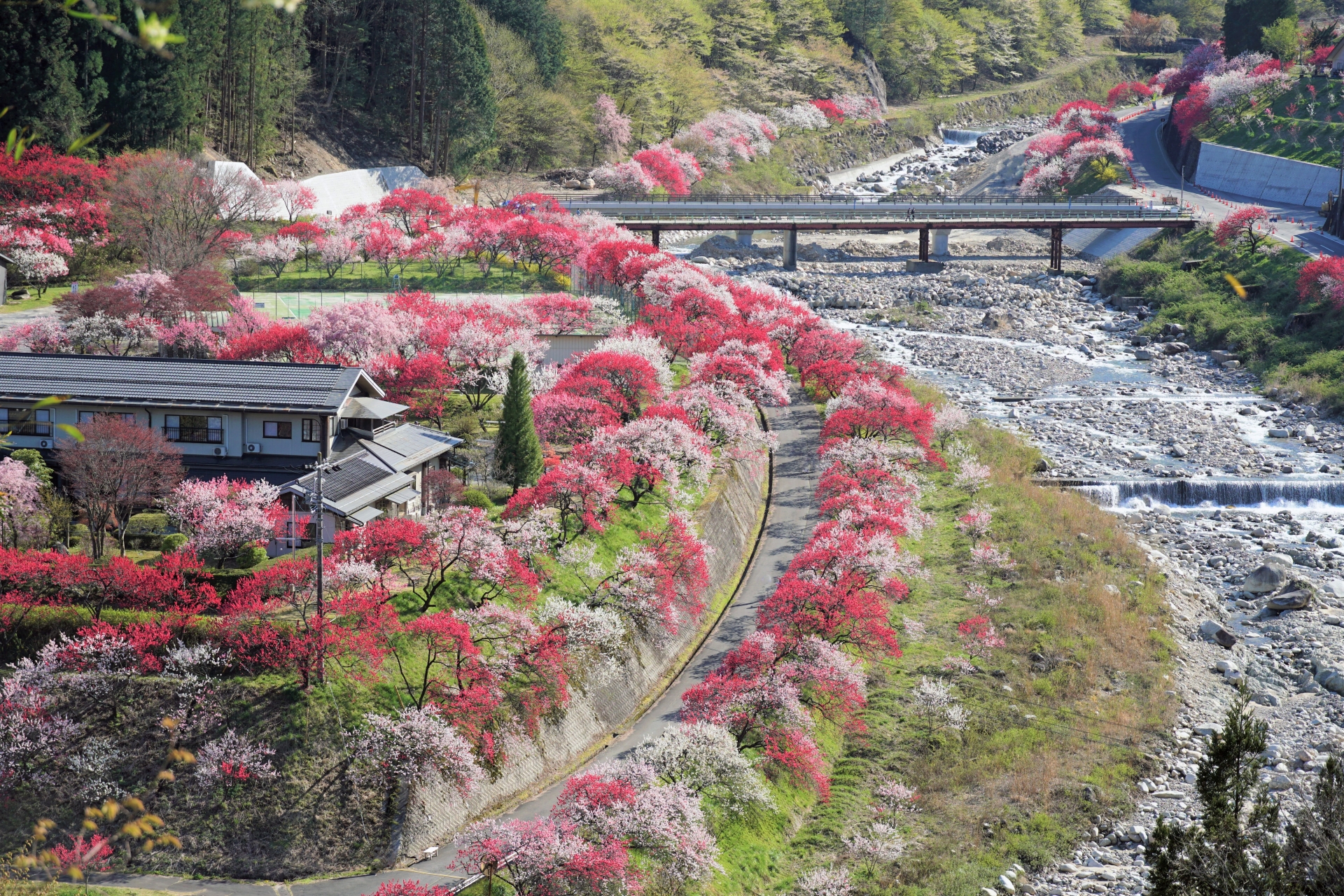 Hirugami-onsen-achi-village-