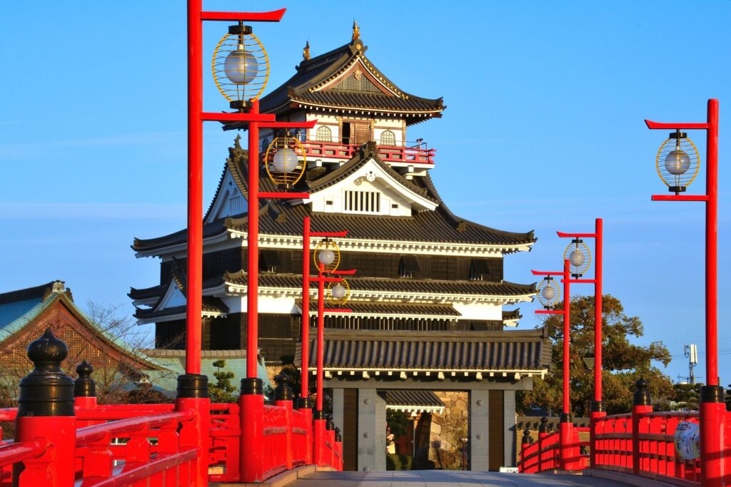 Bridge leading to Kiyosu Castle
