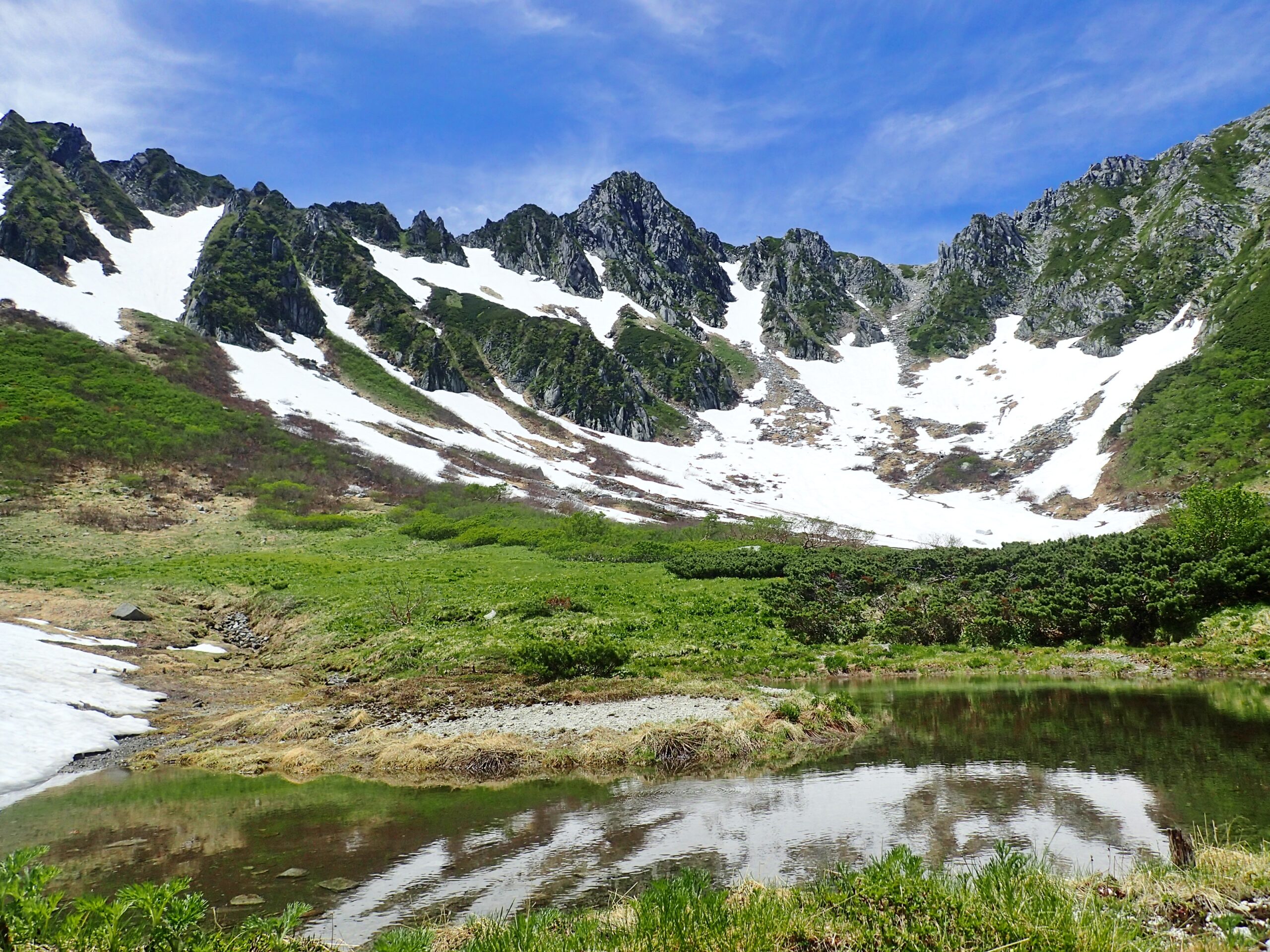 Senjojiki Cirque: One of Japan's Most Scenic Mountain Views - Snow
