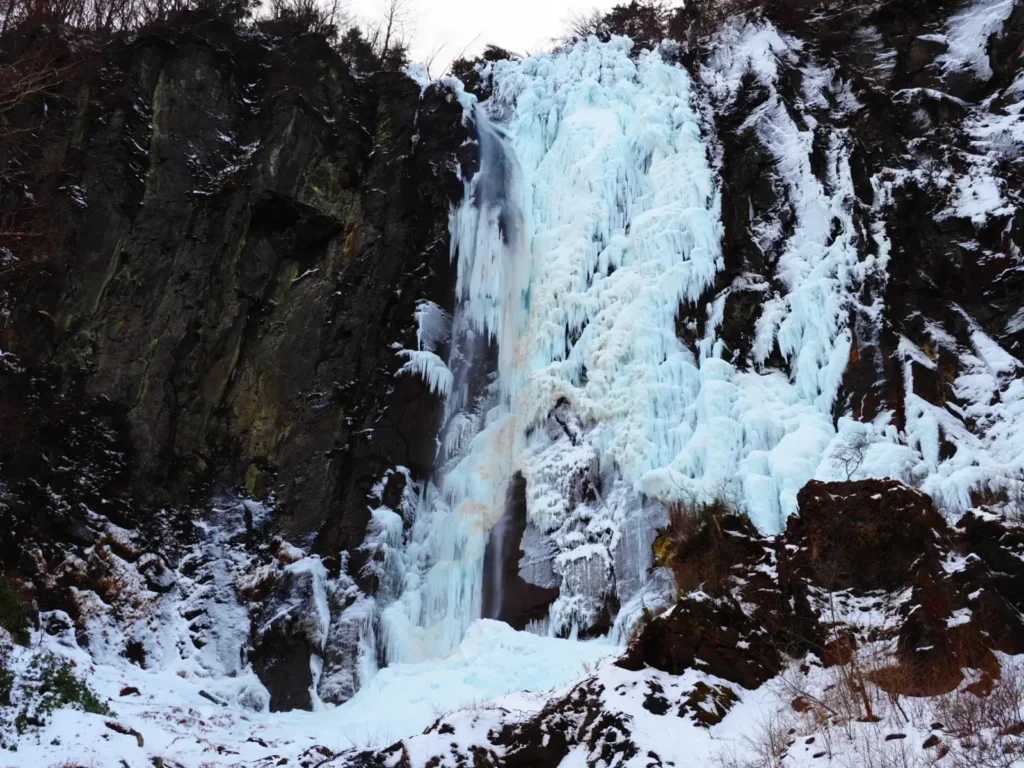 A frozen waterfall in Suzaka, Nagano.