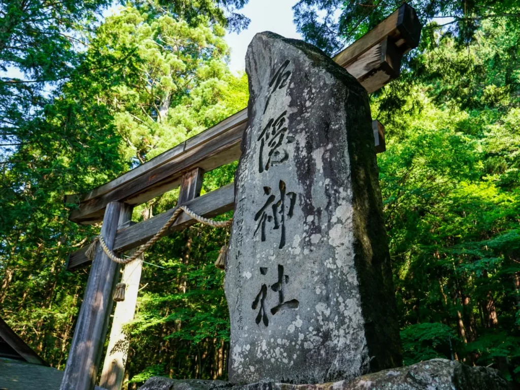 Memorial stone and torii gate for the Togakushi Hokosha.