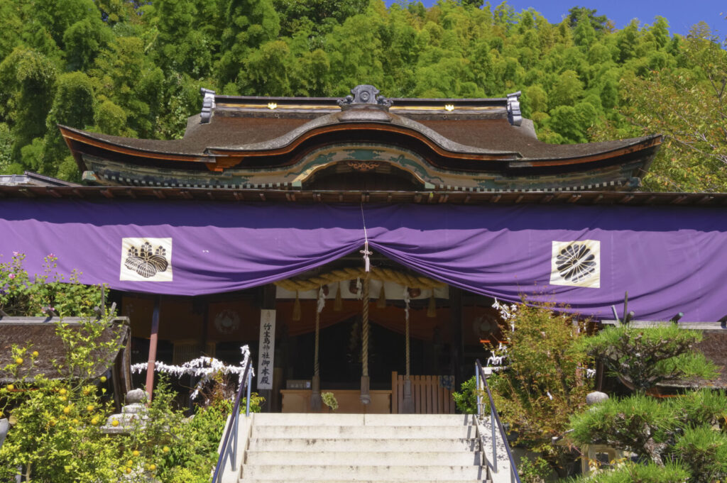 Tsukubusuma-Shrine-chikubu-island-shiga-kyoto