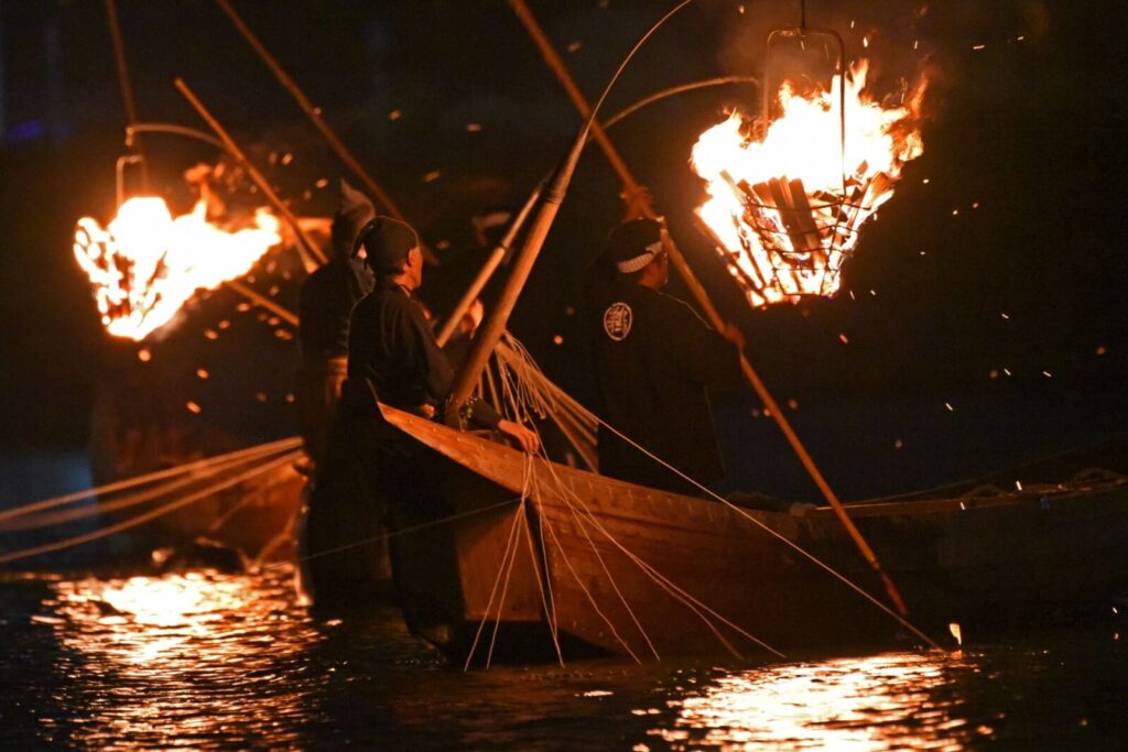 arashiyama-ukai-boat-fishing-kyoto