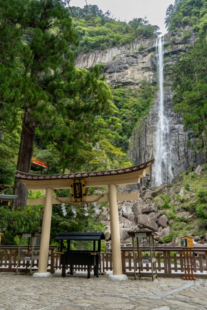 Nachi-Taisha-waterfall